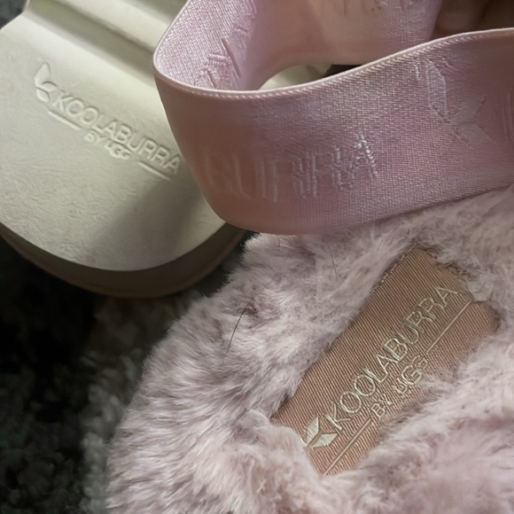 Pink Koolaburra by Ugg size 6 sling back fuzzy slippers - Picture 3 of 4